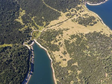 Belmeken Barajı 'nın Havadan Yaz manzarası, Rila dağı, Bulgaristan