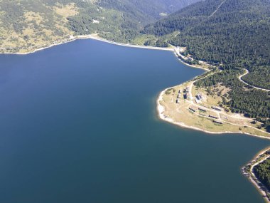 Belmeken Barajı 'nın Havadan Yaz manzarası, Rila dağı, Bulgaristan