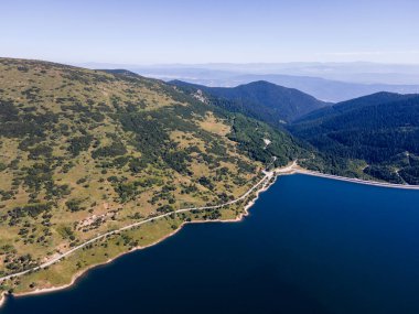 Belmeken Barajı 'nın Havadan Yaz manzarası, Rila dağı, Bulgaristan