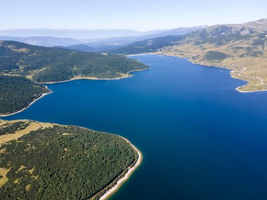 Belmeken Barajı 'nın Havadan Yaz manzarası, Rila dağı, Bulgaristan