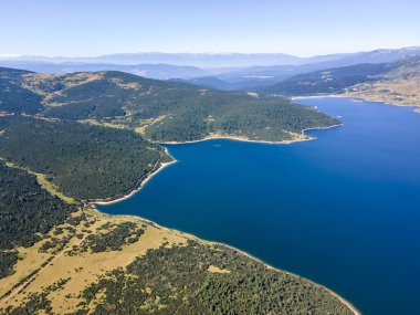 Belmeken Barajı 'nın Havadan Yaz manzarası, Rila dağı, Bulgaristan