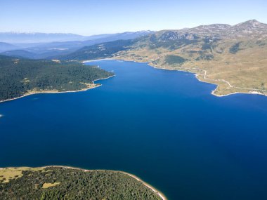 Belmeken Barajı 'nın Havadan Yaz manzarası, Rila dağı, Bulgaristan