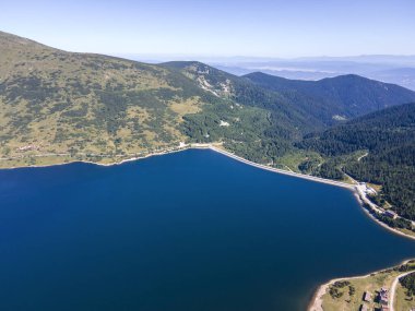 Belmeken Barajı 'nın Havadan Yaz manzarası, Rila dağı, Bulgaristan