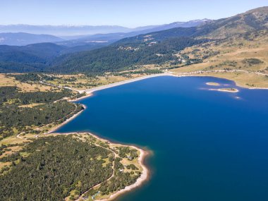 Belmeken Barajı 'nın Havadan Yaz manzarası, Rila dağı, Bulgaristan