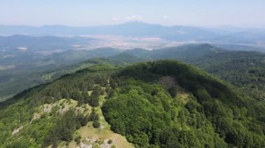Bulgaristan 'ın Pernik Bölgesi, Kamenititsa zirvesi yakınlarındaki Erul Dağı' nın Hava Sahası