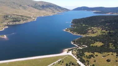 Belmeken Barajı 'nın Havadan Yaz manzarası, Rila dağı, Bulgaristan