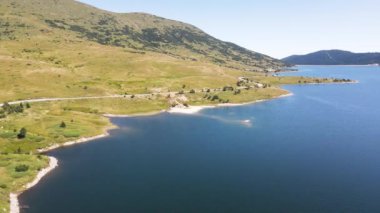 Belmeken Barajı 'nın Havadan Yaz manzarası, Rila dağı, Bulgaristan