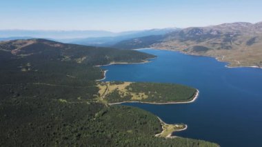 Belmeken Barajı 'nın Havadan Yaz manzarası, Rila dağı, Bulgaristan