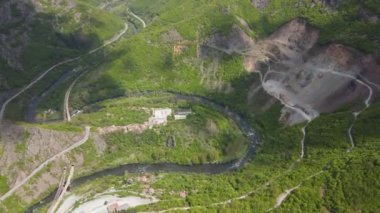 Bulgaristan 'ın Balkan Dağları' nın Bov köyü yakınlarındaki İskar boğazının şaşırtıcı hava manzarası