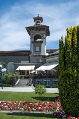 LAUSANNE, SWitzERLAND - 18 Haziran 2023: Tipik Lozan şehri, Vaud Kantonu, İsviçre