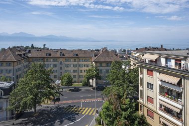 LAUSANNE, SWitzERLAND - 18 Haziran 2023: Tipik Lozan şehri, Vaud Kantonu, İsviçre