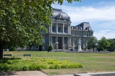 LAUSANNE, SWitzERLAND - 18 Haziran 2023: Tipik Lozan şehri, Vaud Kantonu, İsviçre