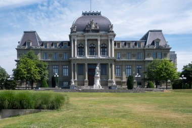 LAUSANNE, SWitzERLAND - 18 Haziran 2023: Tipik Lozan şehri, Vaud Kantonu, İsviçre