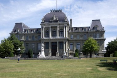 LAUSANNE, SWitzERLAND - 18 Haziran 2023: Tipik Lozan şehri, Vaud Kantonu, İsviçre