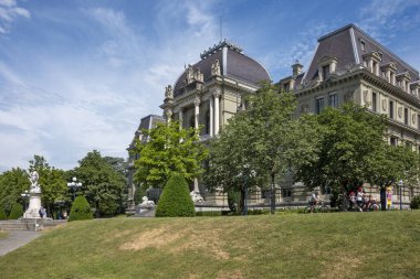 LAUSANNE, SWitzERLAND - 18 Haziran 2023: Tipik Lozan şehri, Vaud Kantonu, İsviçre