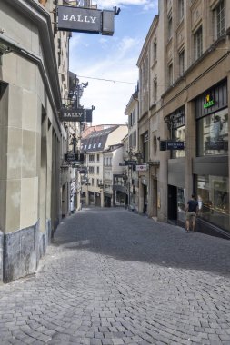 LAUSANNE, SWitzERLAND - 18 Haziran 2023: Tipik Lozan şehri, Vaud Kantonu, İsviçre