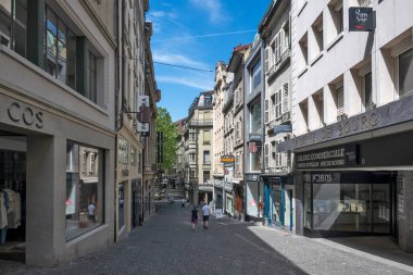 LAUSANNE, SWitzERLAND - 18 Haziran 2023: Tipik Lozan şehri, Vaud Kantonu, İsviçre