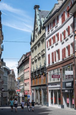 LAUSANNE, SWitzERLAND - 18 Haziran 2023: Tipik Lozan şehri, Vaud Kantonu, İsviçre