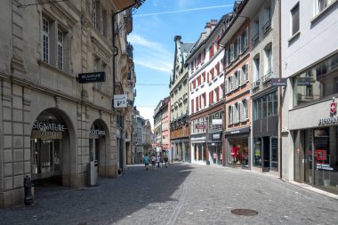 LAUSANNE, SWitzERLAND - 18 Haziran 2023: Tipik Lozan şehri, Vaud Kantonu, İsviçre