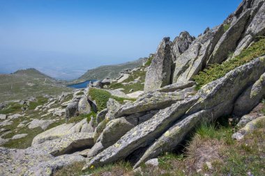 Bulgaristan 'ın Kalin tepeleri yakınlarındaki Rila Dağı' nın İnanılmaz Yaz Manzarası
