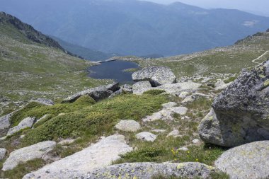 Bulgaristan 'ın Kalin tepeleri yakınlarındaki Rila Dağı' nın İnanılmaz Yaz Manzarası