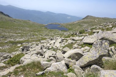 Bulgaristan 'ın Kalin tepeleri yakınlarındaki Rila Dağı' nın İnanılmaz Yaz Manzarası