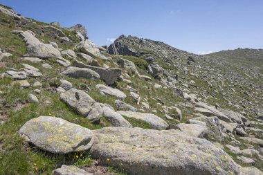 Bulgaristan 'ın Kalin tepeleri yakınlarındaki Rila Dağı' nın İnanılmaz Yaz Manzarası