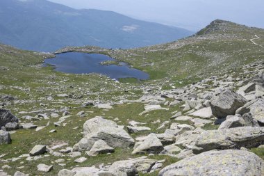 Bulgaristan 'ın Kalin tepeleri yakınlarındaki Rila Dağı' nın İnanılmaz Yaz Manzarası