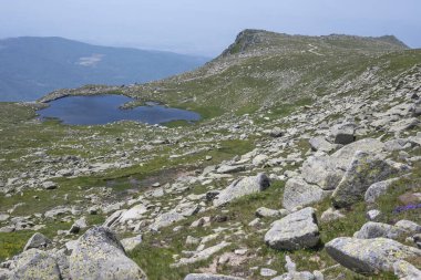 Bulgaristan 'ın Kalin tepeleri yakınlarındaki Rila Dağı' nın İnanılmaz Yaz Manzarası