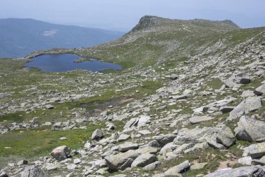 Bulgaristan 'ın Kalin tepeleri yakınlarındaki Rila Dağı' nın İnanılmaz Yaz Manzarası