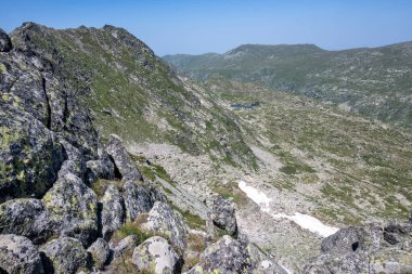 Bulgaristan 'ın Kalin tepeleri yakınlarındaki Rila Dağı' nın İnanılmaz Yaz Manzarası