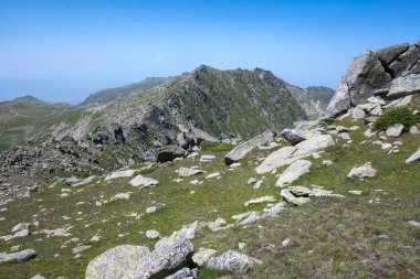 Bulgaristan 'ın Kalin tepeleri yakınlarındaki Rila Dağı' nın İnanılmaz Yaz Manzarası