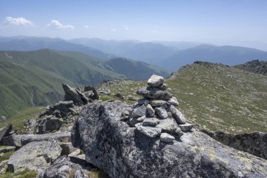 Bulgaristan 'ın Kalin tepeleri yakınlarındaki Rila Dağı' nın İnanılmaz Yaz Manzarası