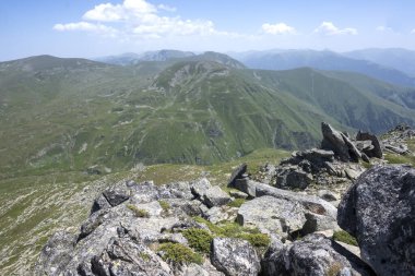 Bulgaristan 'ın Kalin tepeleri yakınlarındaki Rila Dağı' nın İnanılmaz Yaz Manzarası