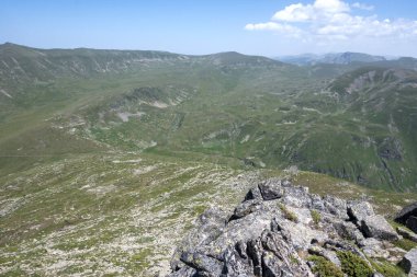 Bulgaristan 'ın Kalin tepeleri yakınlarındaki Rila Dağı' nın İnanılmaz Yaz Manzarası