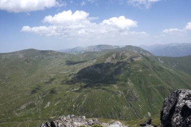 Bulgaristan 'ın Kalin tepeleri yakınlarındaki Rila Dağı' nın İnanılmaz Yaz Manzarası