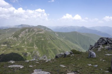 Bulgaristan 'ın Kalin tepeleri yakınlarındaki Rila Dağı' nın İnanılmaz Yaz Manzarası