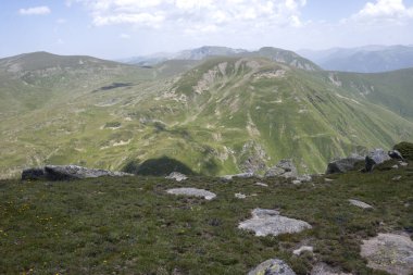 Bulgaristan 'ın Kalin tepeleri yakınlarındaki Rila Dağı' nın İnanılmaz Yaz Manzarası