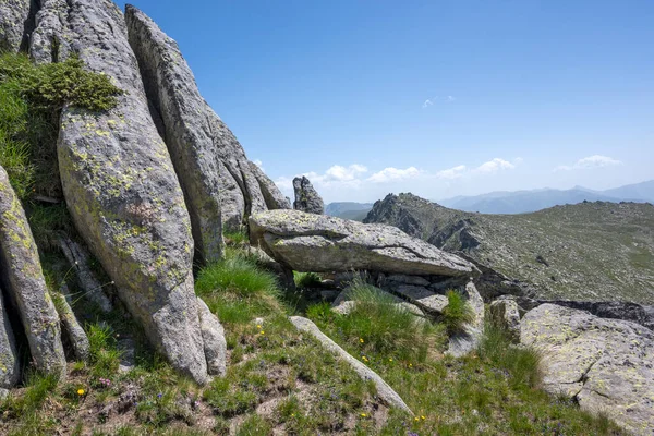 Bulgaristan 'ın Kalin tepeleri yakınlarındaki Rila Dağı' nın İnanılmaz Yaz Manzarası