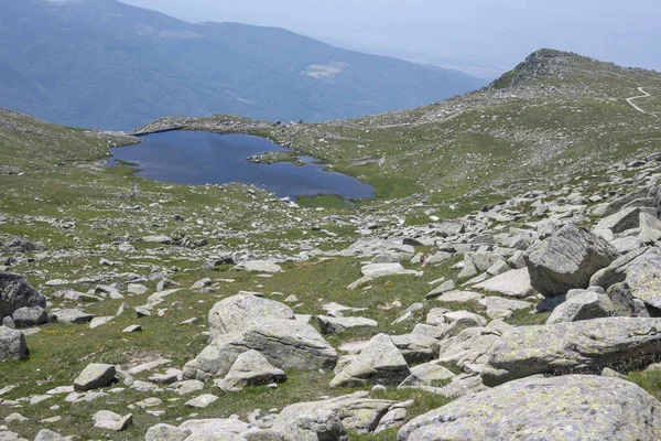 Bulgaristan 'ın Kalin tepeleri yakınlarındaki Rila Dağı' nın İnanılmaz Yaz Manzarası