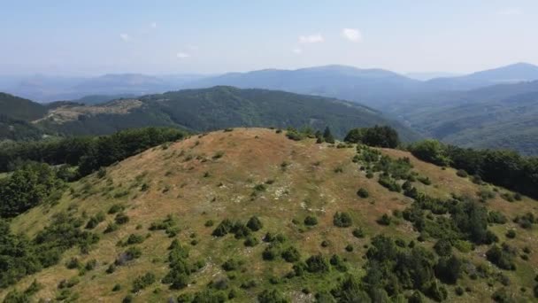 Paisaje Aéreo Verano Montaña Erul Cerca Del Pico Kamenititsa Región — Vídeos de Stock