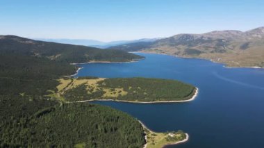 Belmeken Barajı 'nın Havadan Yaz manzarası, Rila dağı, Bulgaristan