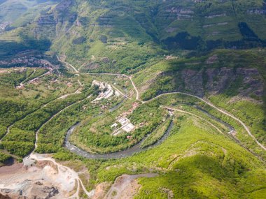 Bulgaristan 'ın Balkan Dağları' nın Bov köyü yakınlarındaki İskar boğazının şaşırtıcı hava manzarası
