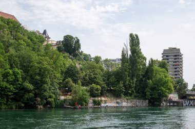 GENEVA, SWitzERLAND - 20 Haziran 2023: Rhone Nehri ve İsviçre 'nin şaşırtıcı manzarası