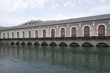 GENEVA, SWitzERLAND - 20 Haziran 2023: Rhone Nehri ve İsviçre 'nin şaşırtıcı manzarası