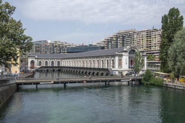 GENEVA, SWitzERLAND - 20 Haziran 2023: Rhone Nehri ve İsviçre 'nin şaşırtıcı manzarası