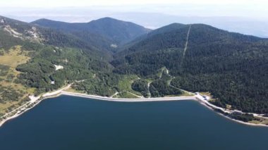 Belmeken Barajı 'nın Havadan Yaz manzarası, Rila dağı, Bulgaristan