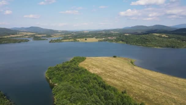 保加利亚Veliko Tarnovo地区Yovkovtsi水库的空中景观 — 图库视频影像