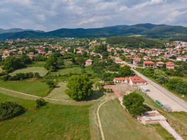 Bulgaristan 'ın Blagoevgrad Bölgesi' ndeki Garmen kasabası yakınlarındaki antik Roma şehri Nicopolis ad Nestum 'un hava manzarası