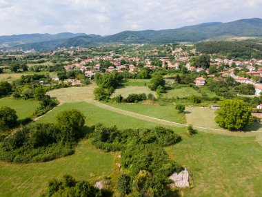 Bulgaristan 'ın Blagoevgrad Bölgesi' ndeki Garmen kasabası yakınlarındaki antik Roma şehri Nicopolis ad Nestum 'un hava manzarası